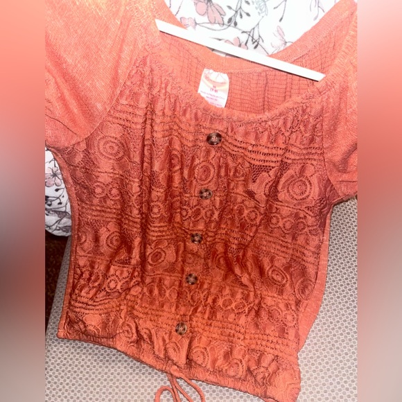 No Boundaries Crop Top ( M) - Picture 3 of 5